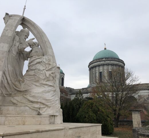Szent István megkoronázása szobor