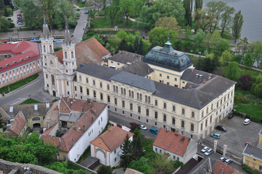 Víziváros és a Vízivárosi (Szent Ignác) plébániatemplom